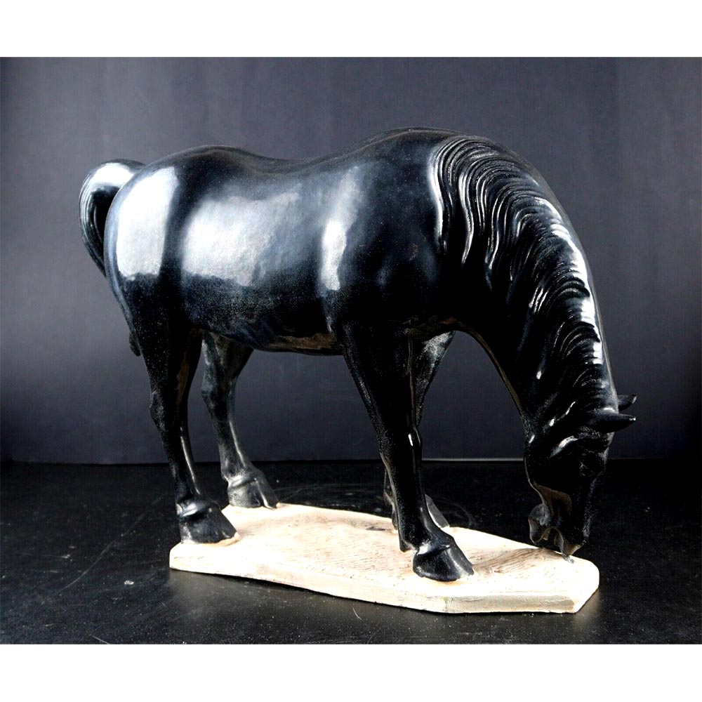 Tang Pferd Statue aus Terrakotta schwarz 33 cm lang handgefertigt